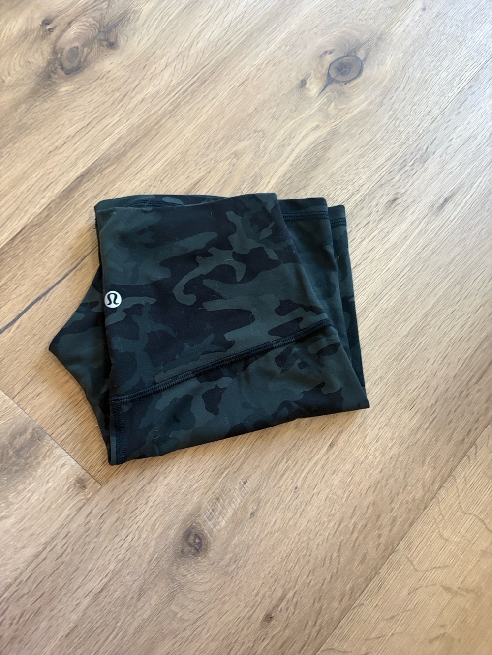 lululemon athletica Camo Green Black Women's Shorts Size 6 EUC. FastShip